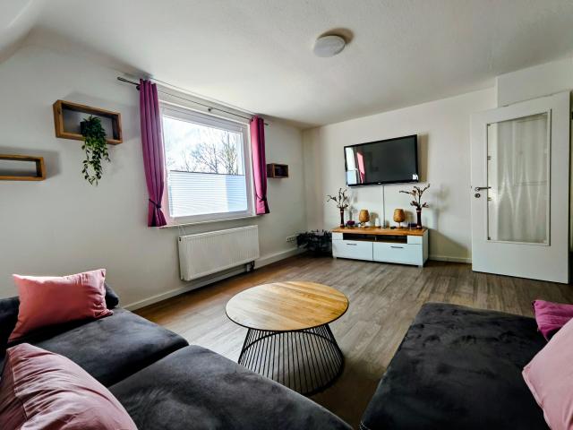 Your New Happy Place: Charming Home with Balcony Lounge & Private Workspace
