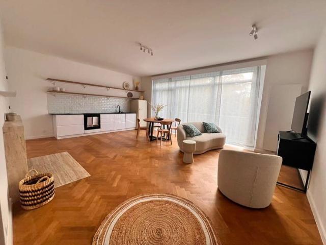 Furnished 95sqm Ixelles Châtelain:1 bedr./1 office/1 parking