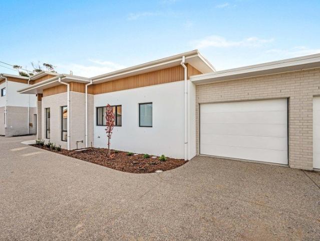 Your New Home in Whitebridge Single Level Luxury Villa