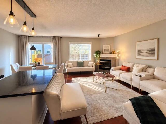 Your Next Home Awaits! 3 Bed, 2.5 Bath in Southwest Edmonton — 3 Bedrooms Duplex
