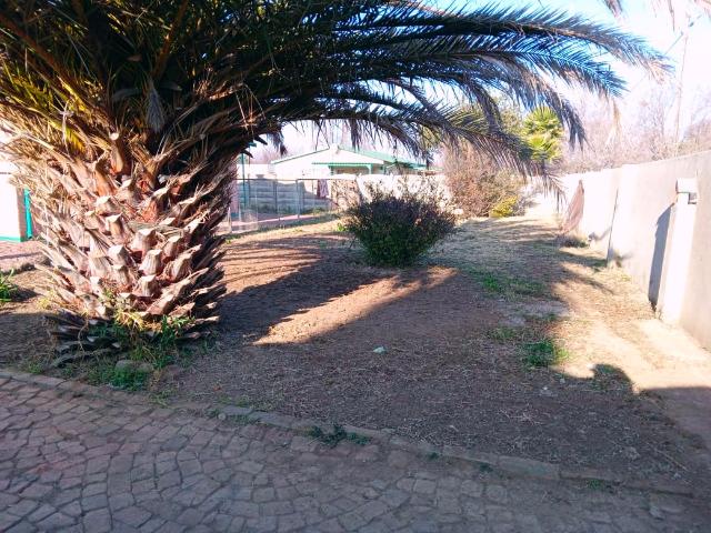 Your next little home in Sonland Park might be hiding right here!
