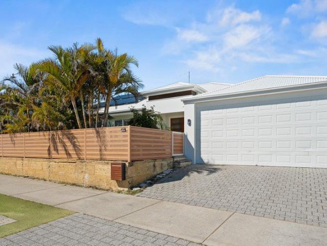 YOUR OWN TROPICAL PARADISE SPACE, STYLE & FAMILY LIVING!