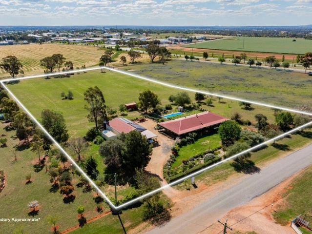 Your Own Country Oasis on 5 Acres