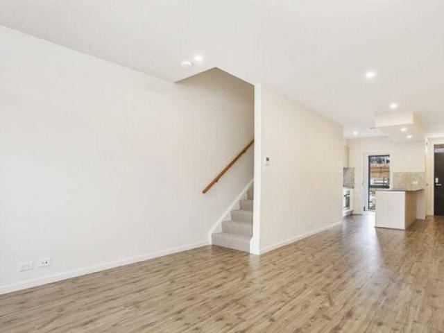 Your own EV Charger and Starlink Modern Two Bedroom Townhouse with Dual En suites & Roof top Terrace with all weather Gazebo