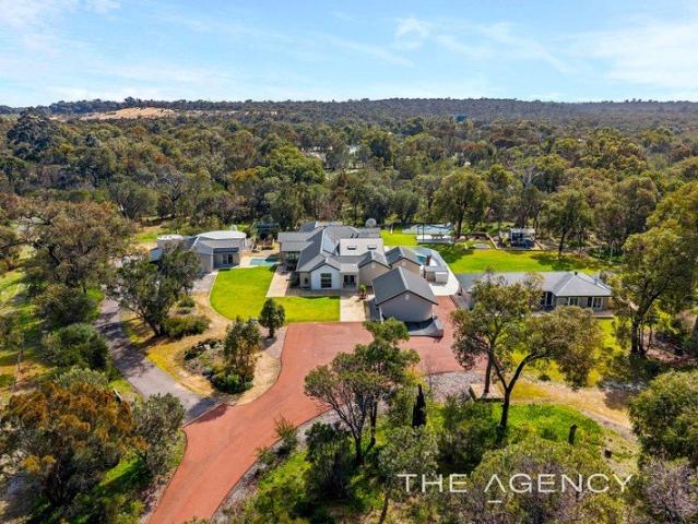 Your Own Family Resort Including Two Homes, Sports Grounds & Studio on 5.7 Acres
