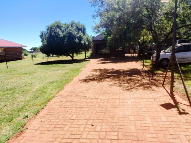 YOUR OWN PEACEFUL GARDEN RETREAT AWAITS YOU IN ELDORADO, TARLTON