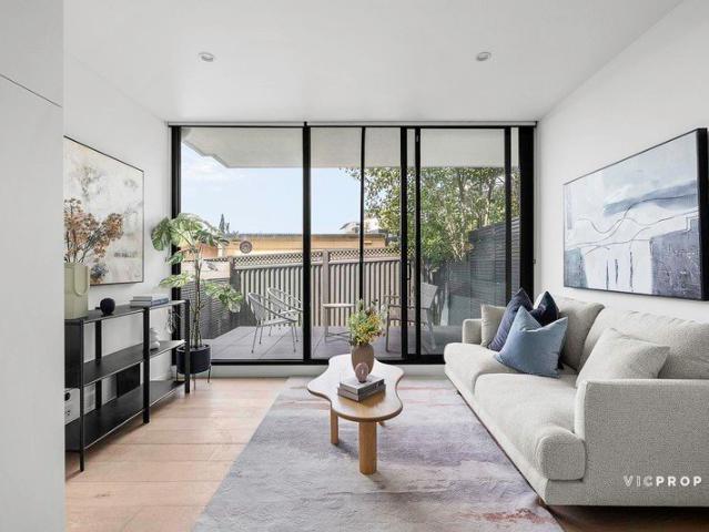 Your Own Private Outdoor Oasis in the Heart of Doncaster