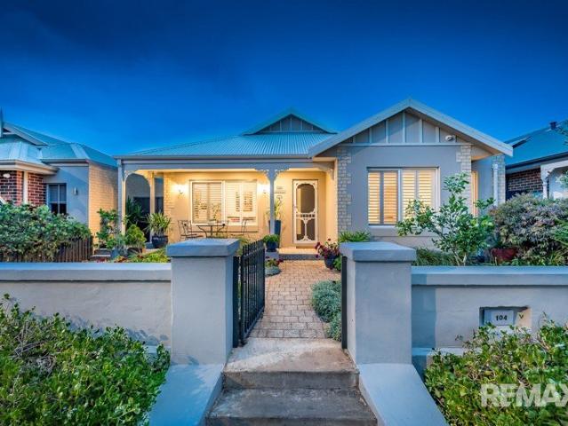 YOUR OWN PRIVATE HAVEN IN THE HEART OF ALKIMOS
