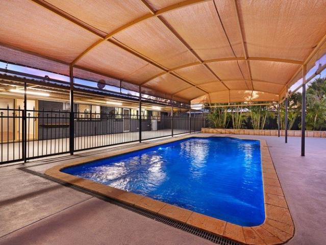YOUR OWN PRIVATE POOLSIDE SANCTUARY!