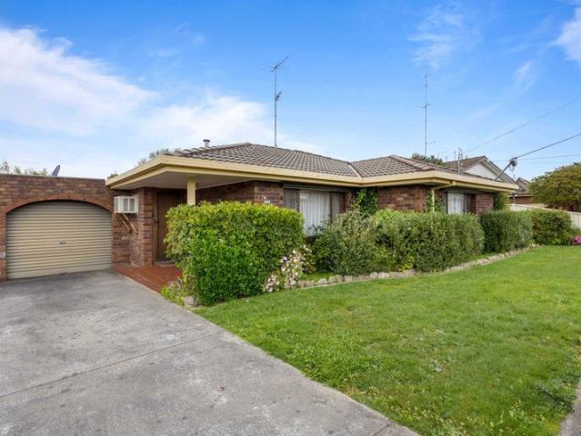 Your Own Private Retreat in Convenient Wendouree