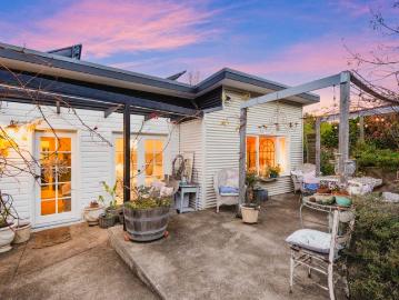 Your Own Private Sanctuary on the Banks of Cooma Creek