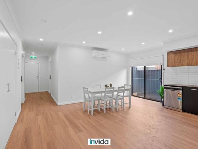 YOUR OWN SPACIOUS PRIVATE ENSUITE, ALL BILLS + INTERNET INCLUDED — GREAT VALUE SHARE LIVING IN CLYDE NORTH!