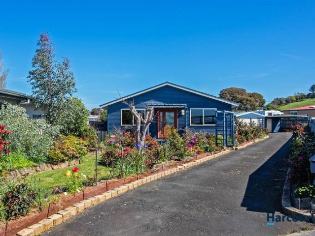 Your Oasis in Matelle Court!