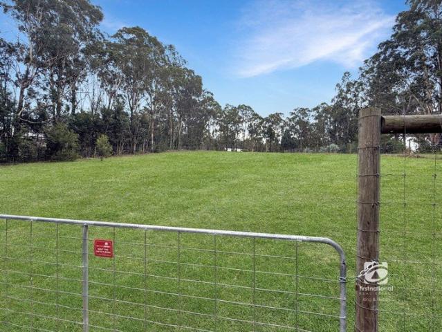 YOUR ACREAGE DREAM STARTS HERE IN SOUGHT AFTER SARSFIELD