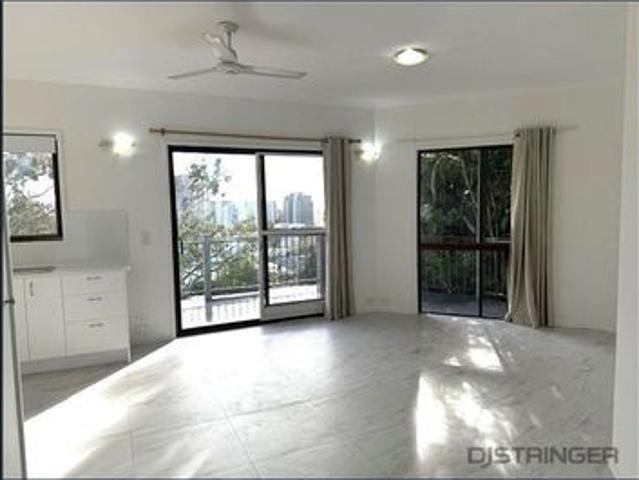 YOUR BURLEIGH LIFESTYLE AWAITS