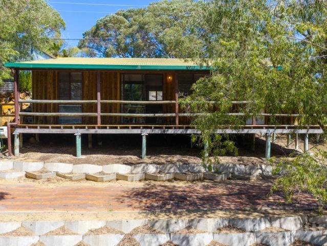 Your Beach Cabin Amongst the Treetops