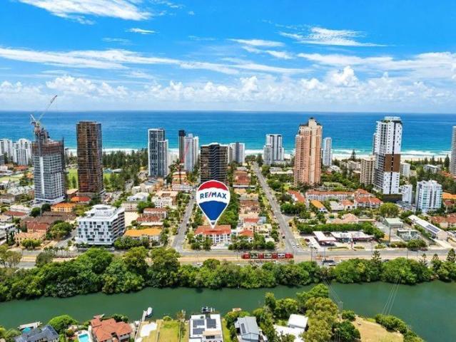 YOUR BROADBEACH LIFESTYLE AWAITS