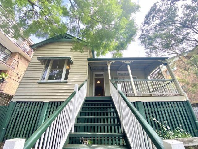 Your Charming Auchenflower Home Awaits!