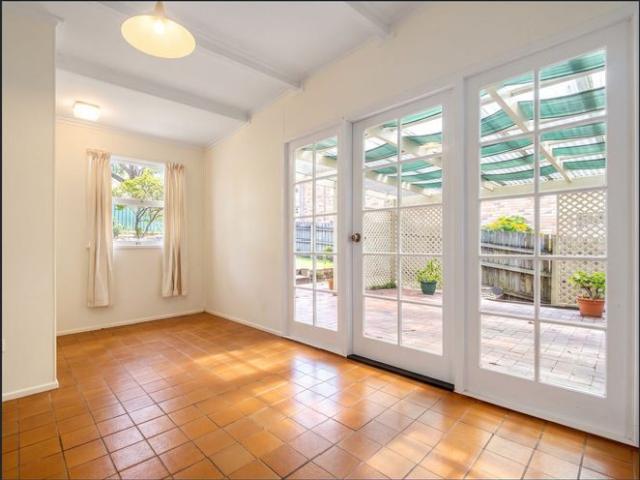 Your Charming Auchenflower Home Awaits!