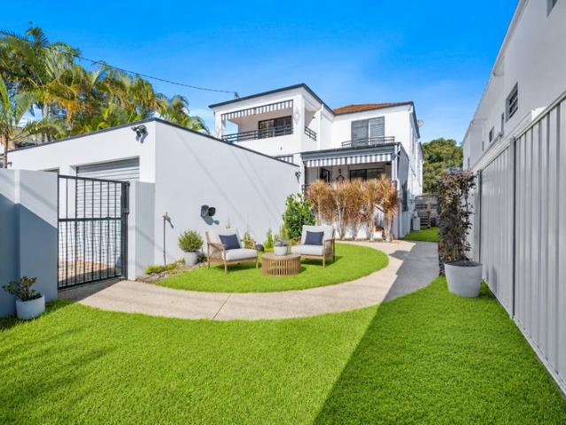 YOUR COASTAL HOME BY THE SEA WITH MEDITERRANEAN INSPIRATION