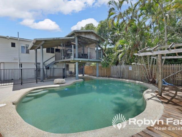YOUR COASTAL HAVEN MOMENTS FROM THE BEACH & IN A PEACEFUL FAMILY FRIENDLY NEIGHBOURHOOD
