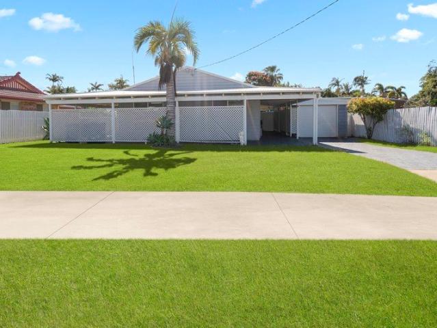 Your Coastal Oasis Awaits Pool, Space & Lifestyle!