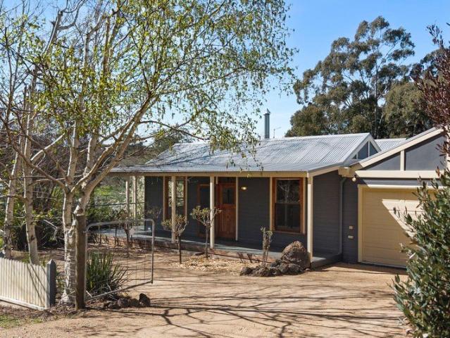 Your Daylesford Escape Space, Nature & Town Convenience