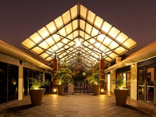 Your Dream Oaks Oasis