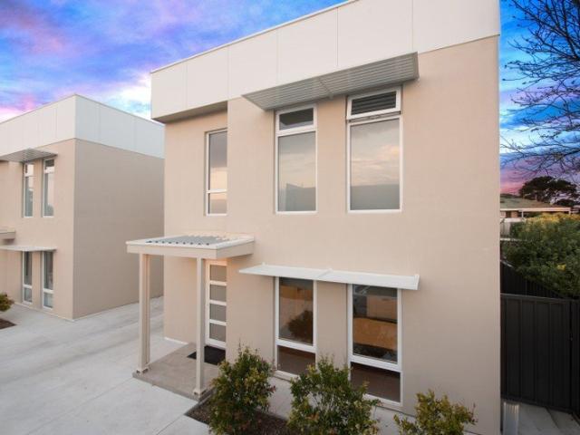 Your Dream Beachside Townhouse Awaits!