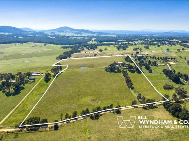 Your Dream Country Lifestyle On 37 Acres