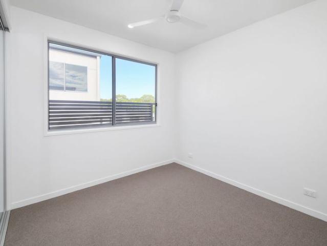 YOUR DREAM FAMILY HOME AT A PEACEFUL ROCHEDALE COMPLEX