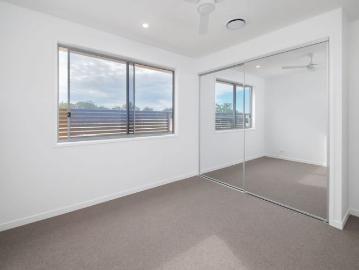YOUR DREAM FAMILY HOME AT A PEACEFUL ROCHEDALE COMPLEX