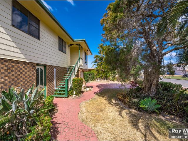 Your Dream Home Awaits at 5 Schwarten Street, Kawana!