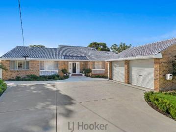 YOUR DREAM WATERFRONT LIFESTYLE AWAITS!
