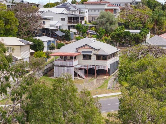 Your Entry Level Gateway into Sandgate Picturesque Lagoon Views & Absolute Convenience!