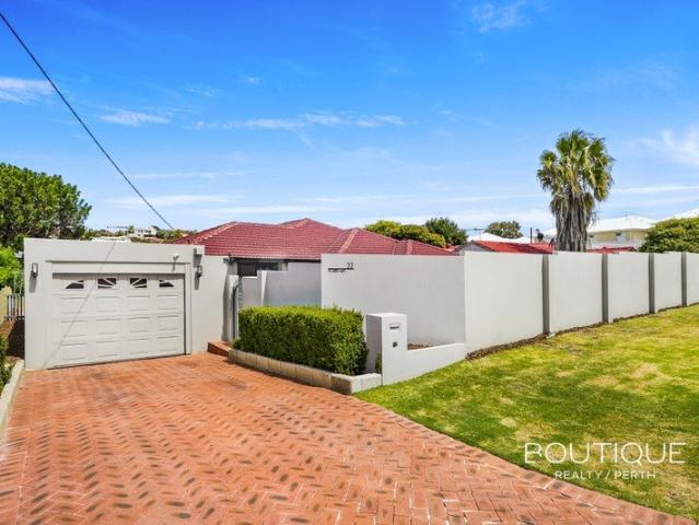 COASTAL FAMILY LIVING WITH EXCITING R20/60 DEVELOPMENT POTENTIAL!