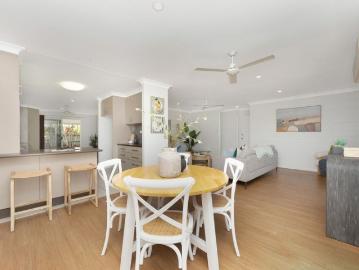 No Rear Neighbours, Huge Kitchen & Pool Access Without The Maintenance