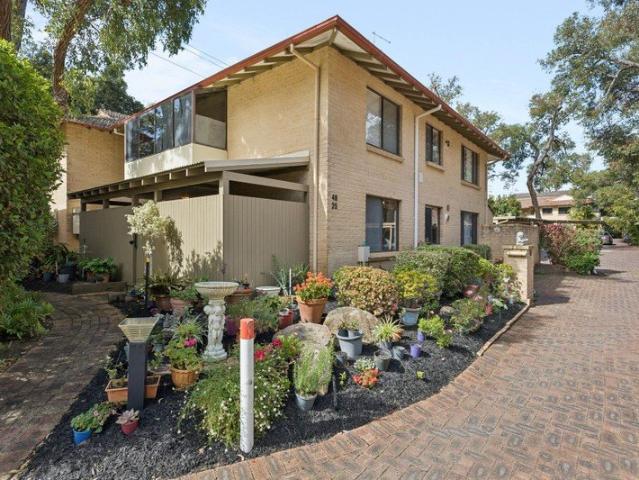 Your Garden Sanctuary In a leafy Over 55s Community