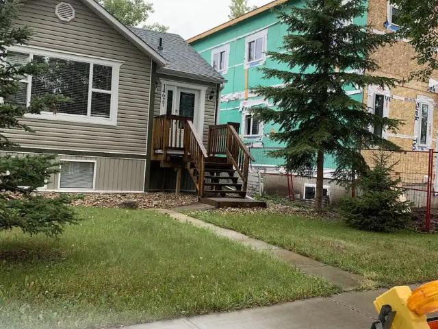 Your home awaits you in Grovenor! Safe, friendly, Central!