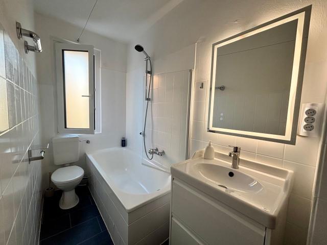 Your home in Braunschweig: workspace, washer dryer and balcony, Braunschweig Amsterdam Apartments for Rent