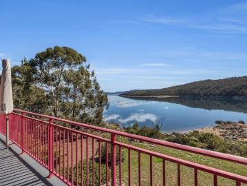 Your Ideal Lakefront Sanctuary: A Retreat for All Seasons