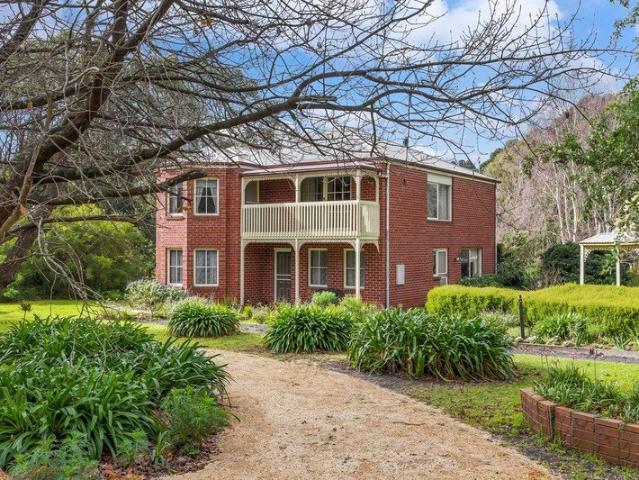 YOUR IDYLLIC COUNTRY MANOR AWAITS