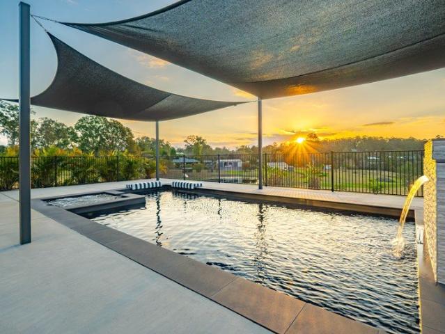 Your Luxury Acreage Retreat