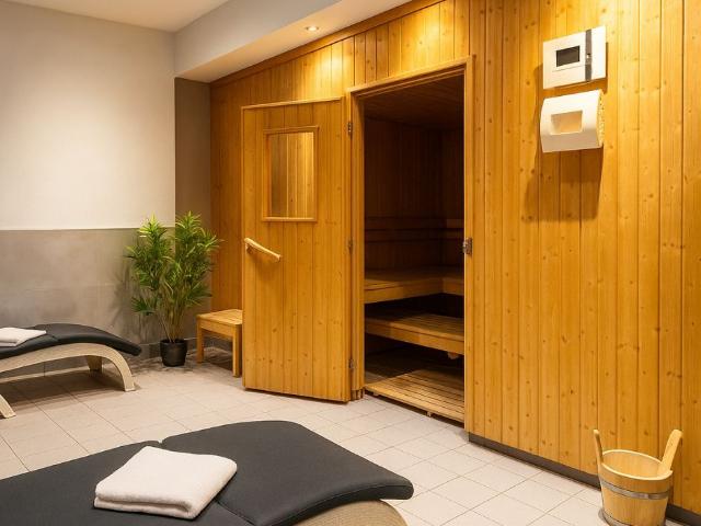 Your long term dream: Deluxe single room with kitchenette, Frankfurt Amsterdam Apartments for Rent
