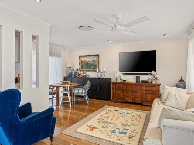 YOUR PERFECT 3 BEDROOM, DUCTED AIR CONDITIONED BEACHSIDE ABODE AWAITS YOU!