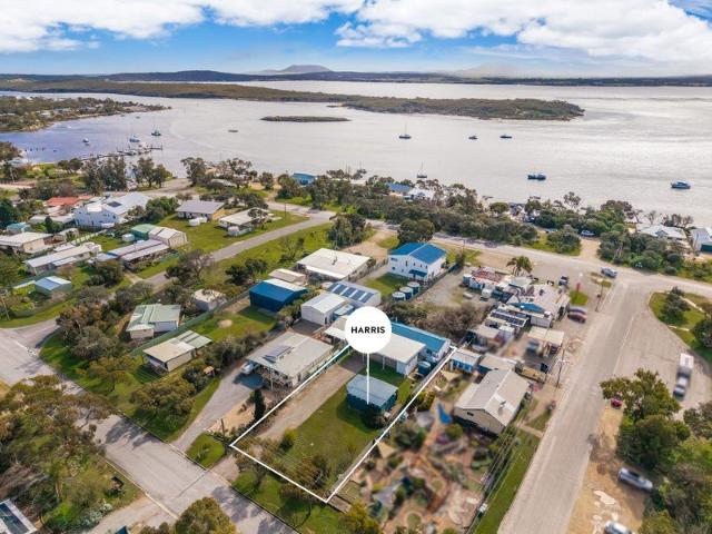 Your perfect Coffin Bay holiday base awaits