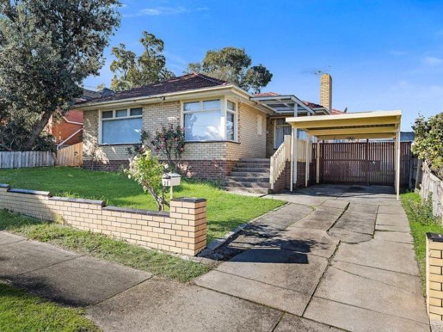 Your Perfect Family Haven Awaits at 38 Timbertop Dr!