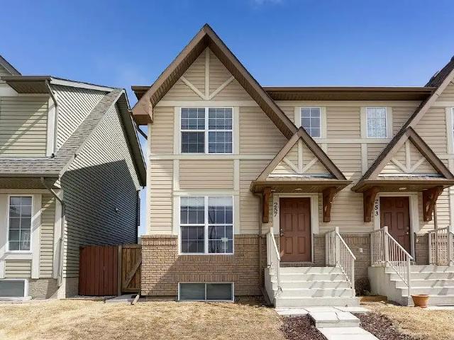 Your perfect family home in McKenzie Towne!