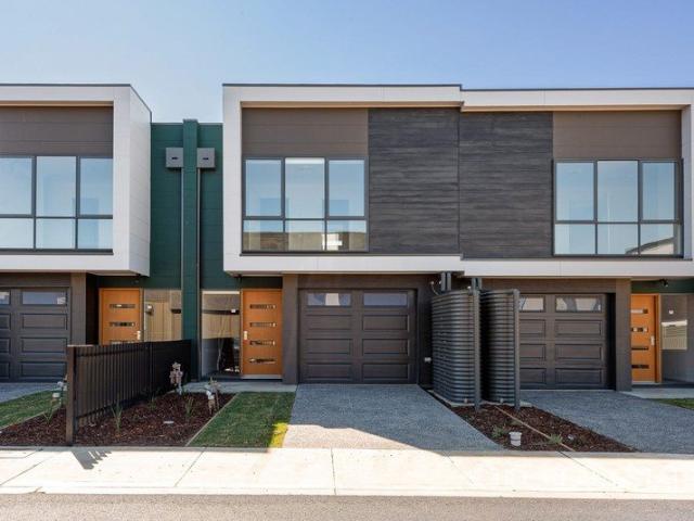 Your Perfect Hadfield Home Awaits!
