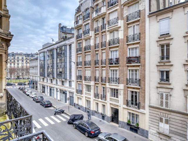 Your Perfect Parisian Retreat: Stylish 2BR Apartment, Paris Amsterdam Apartments for Rent